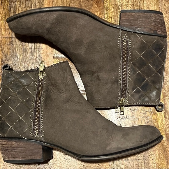 Steve Madden 4-zipper Brown Suede Back quilted Sz 9 Ankle Boots - Picture 2 of 14